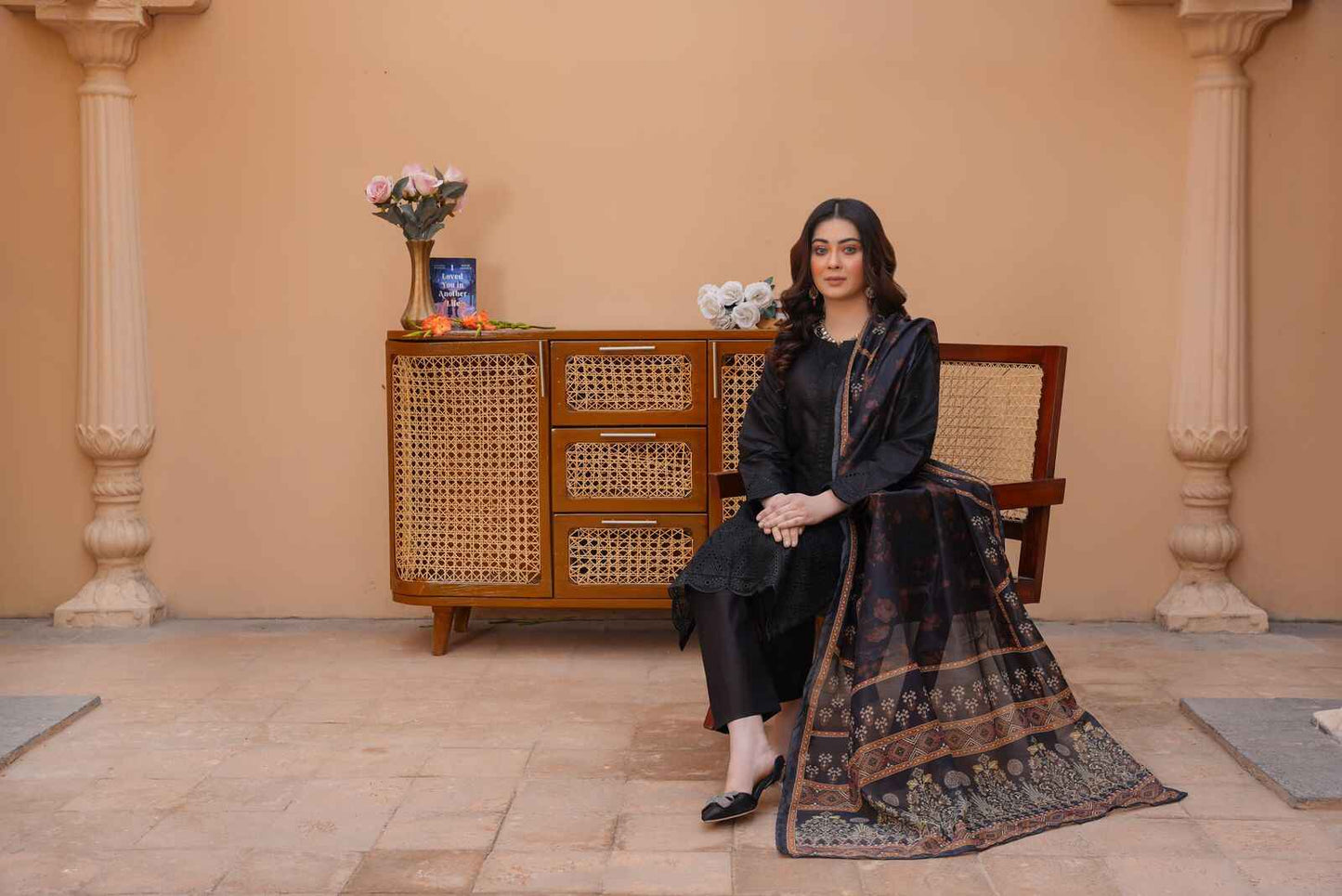 Emaan Eshaal Lawn Chiken Kari Black D#103