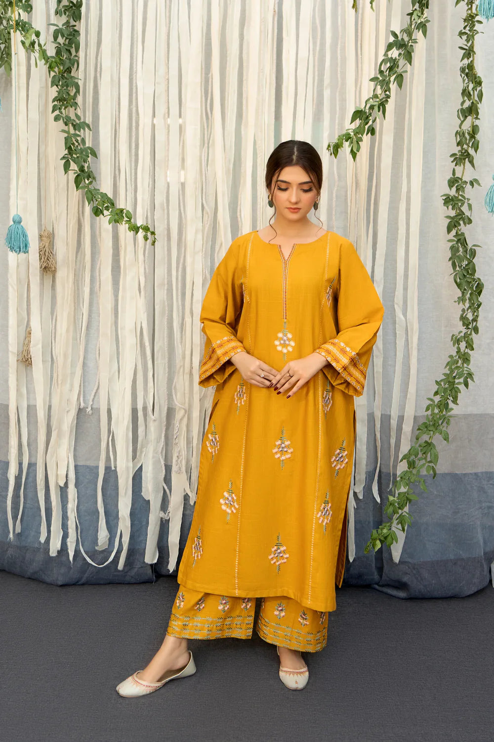A SLING LAWN COLLECTION YELLOW COLOR