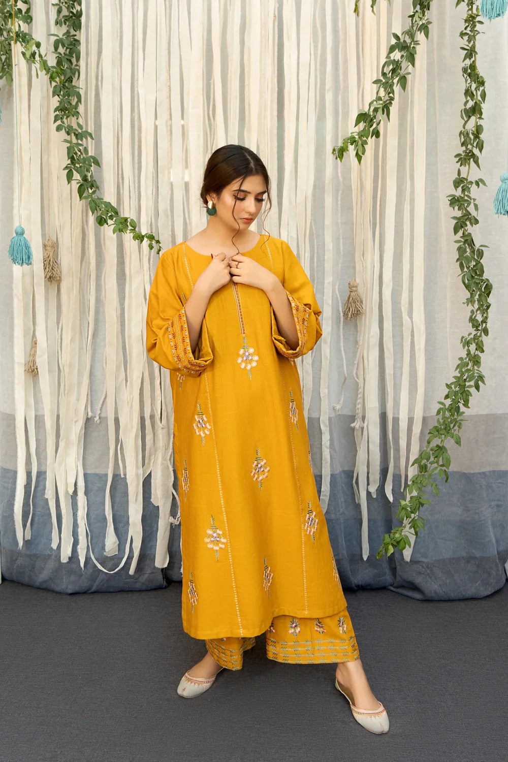 A SLING LAWN COLLECTION YELLOW COLOR