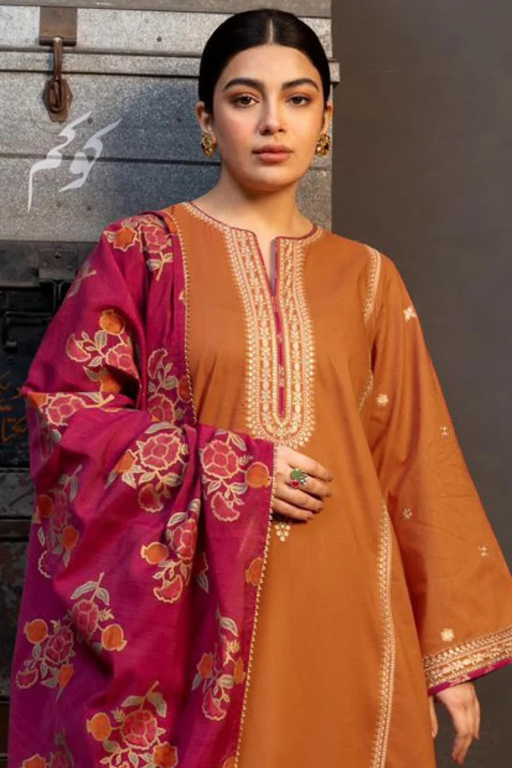 A SLING LAWN COLLECTION ORINGE COLOR