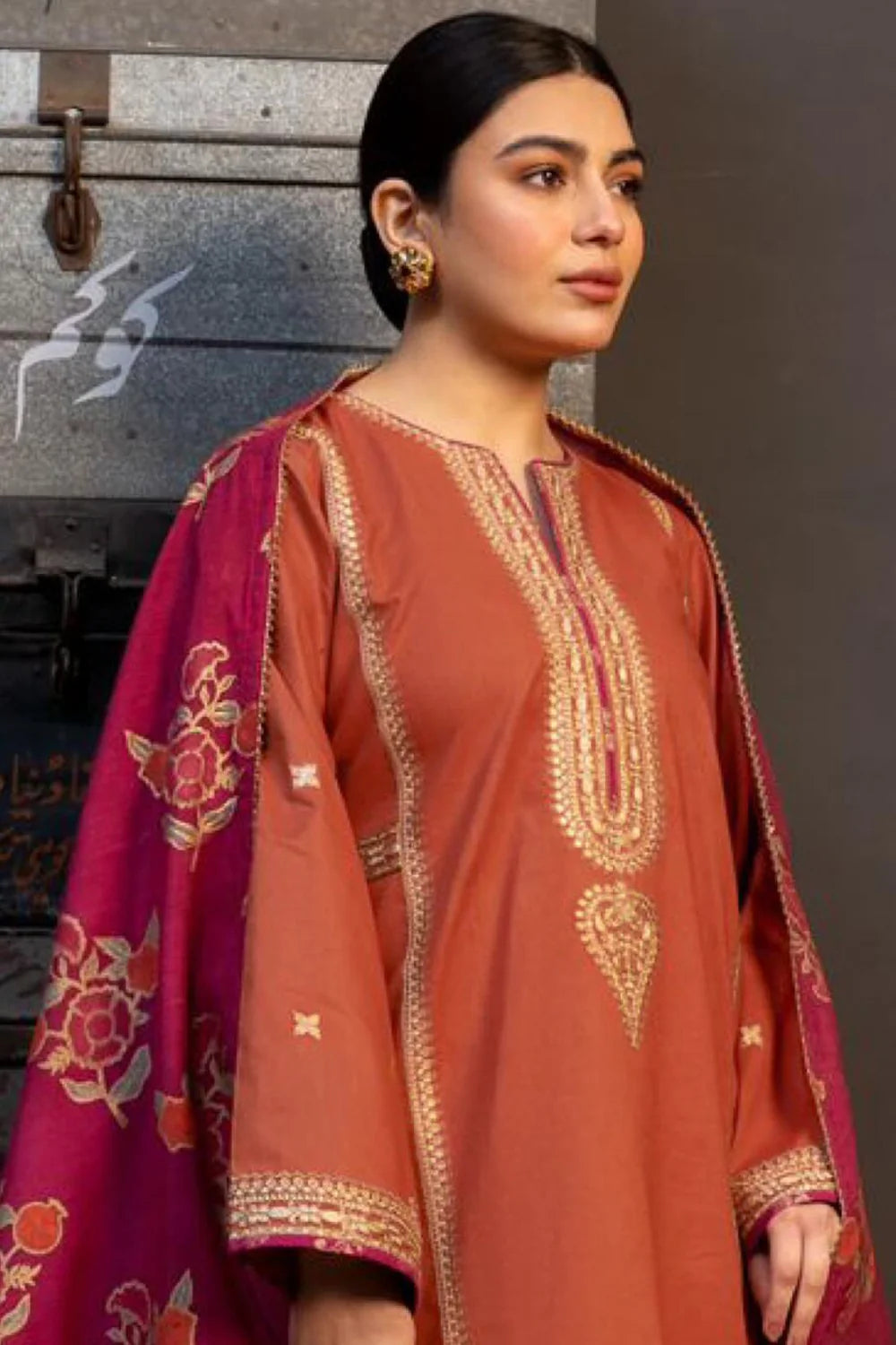 A SLING LAWN COLLECTION ORINGE COLOR