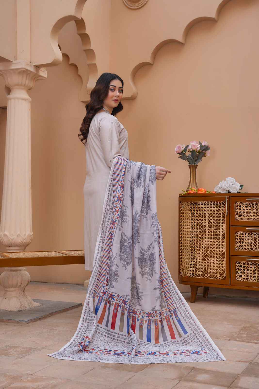 Emaan Eshaal Lawn Chiken Kari D#104