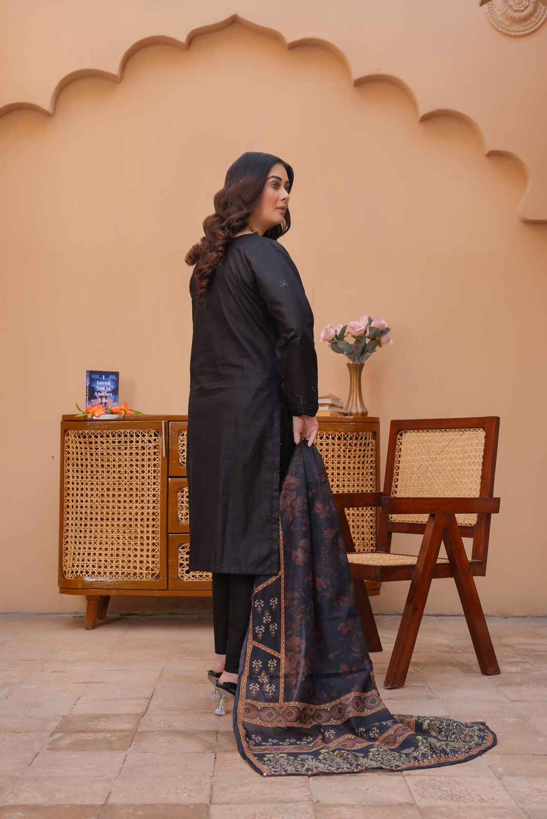 Emaan Eshaal Lawn Chiken Kari Black D#103