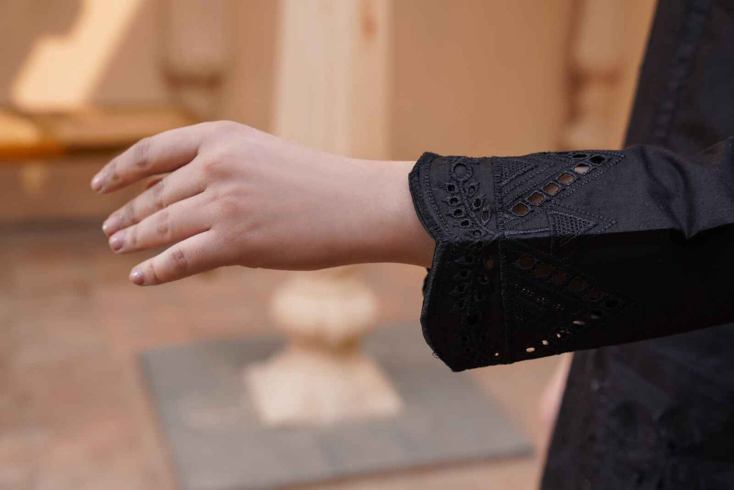 Emaan Eshaal Lawn Chiken Kari Black D#103