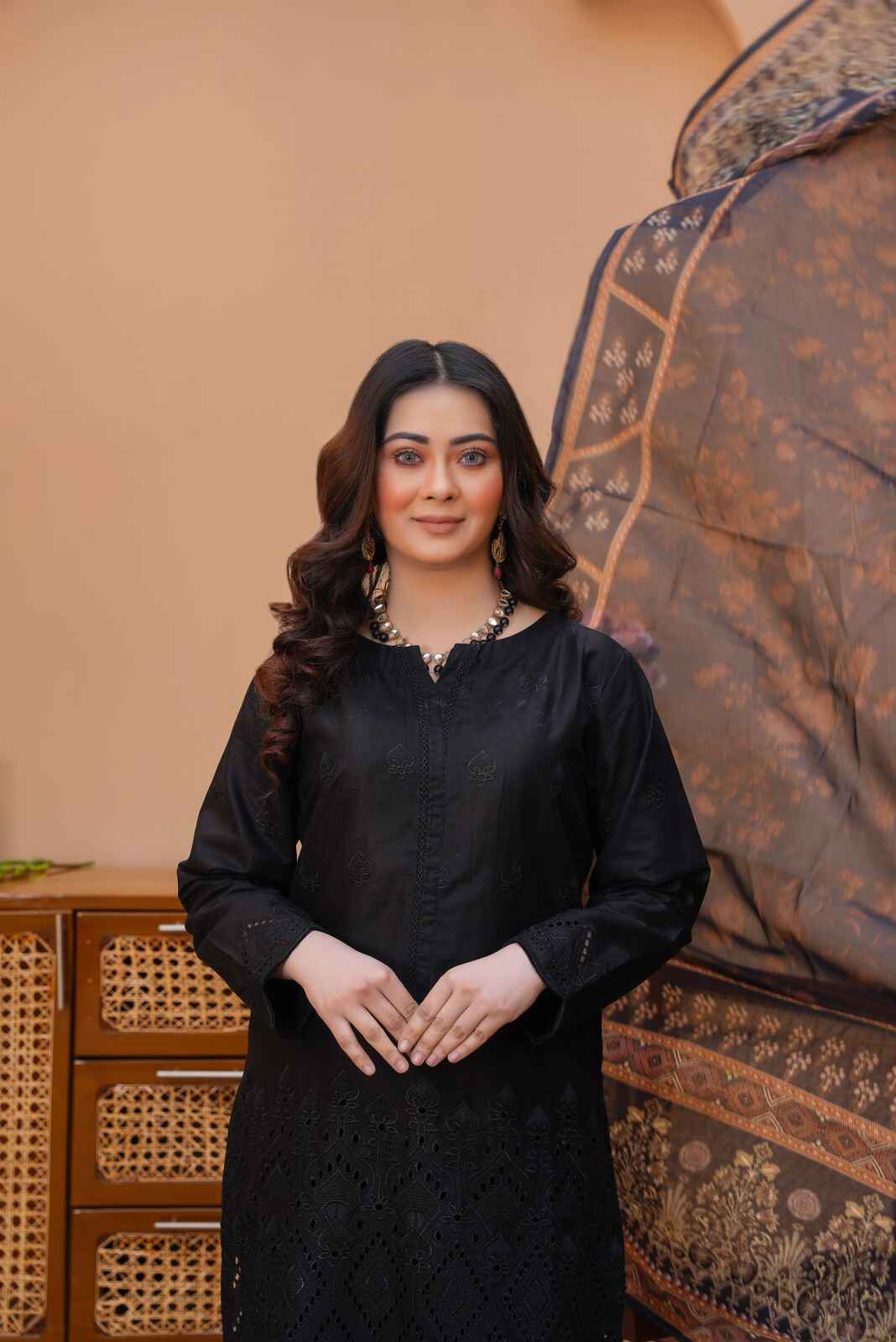 Emaan Eshaal Lawn Chiken Kari Black D#103