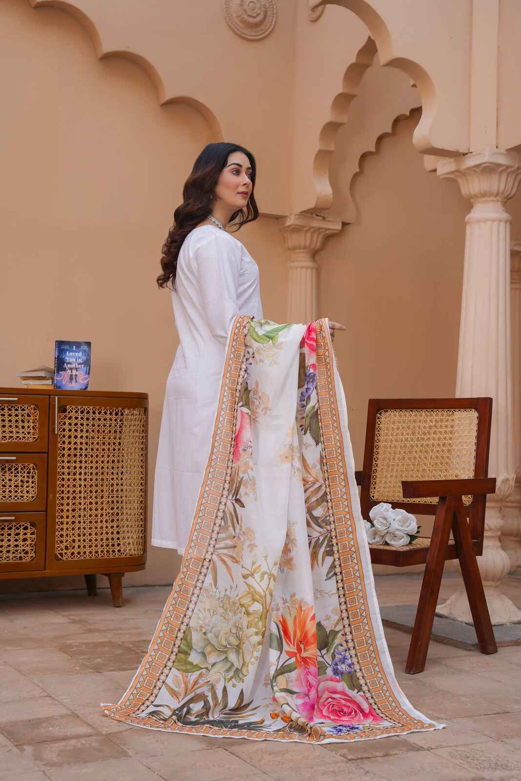 Emaan Eshaal Lawn Chiken Kari White D#102