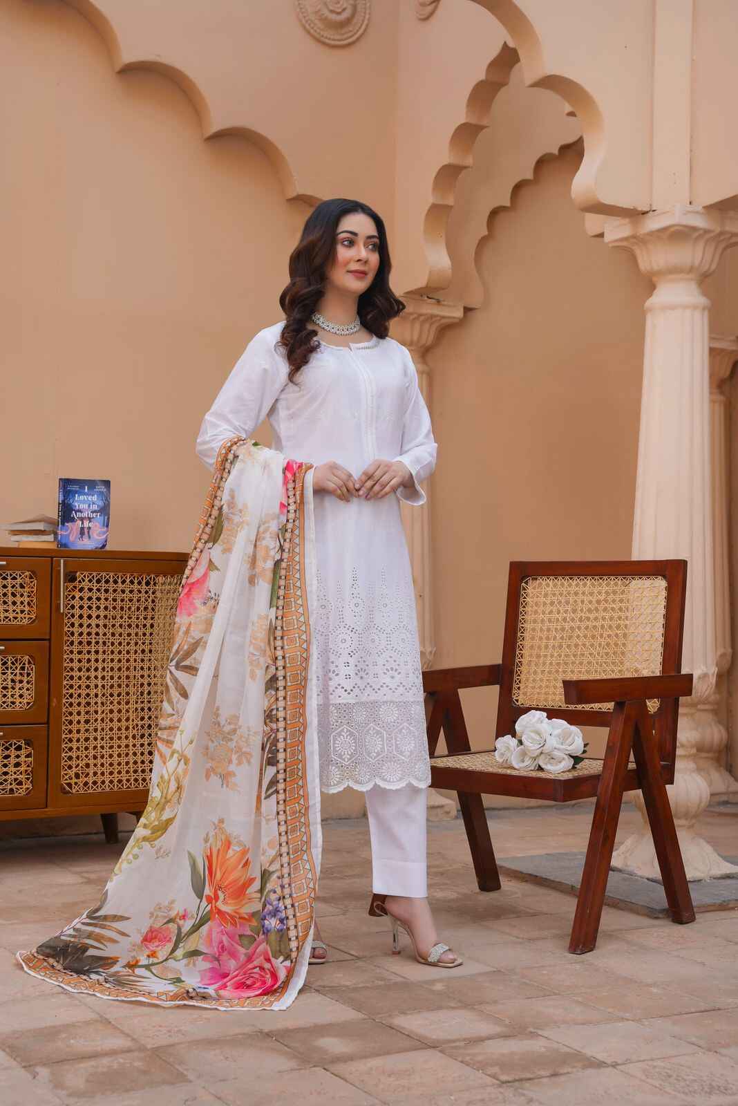 Emaan Eshaal Lawn Chiken Kari White D#102