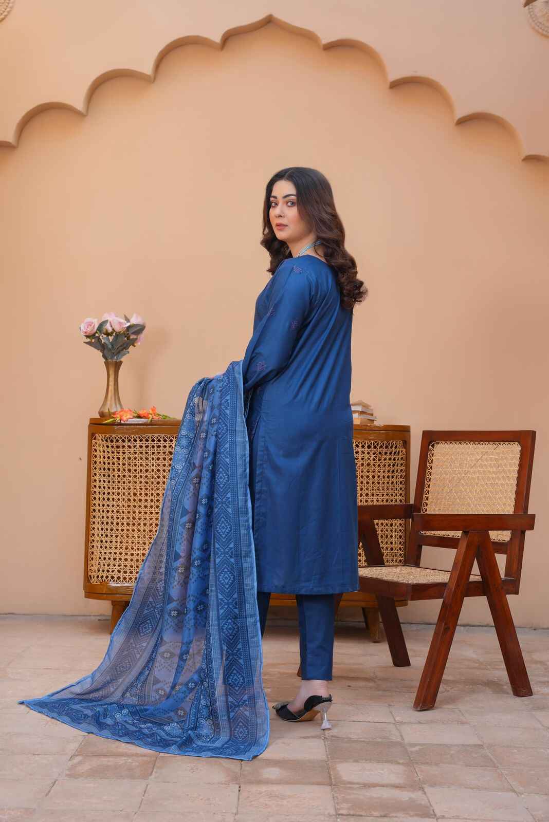 Emaan Eshaal Lawn Chiken Kari Blue D#106